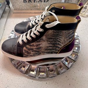 100% Authentic CHRISTIAN LOUBOUTIN
Metallic Gloss SZ 40 1/2